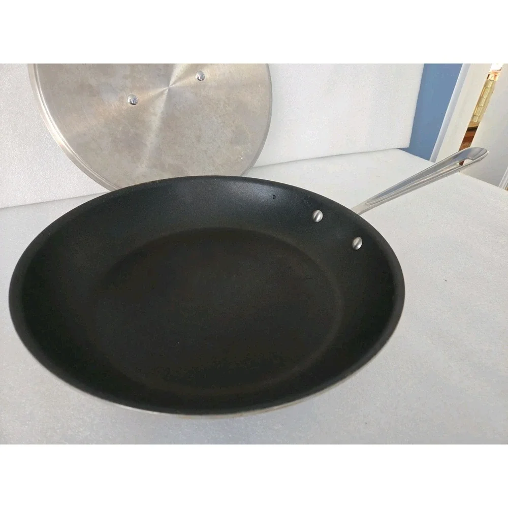 All-Clad D5‎ polished 5-Ply Nonstick 12 inch Fry Pan With Cover
